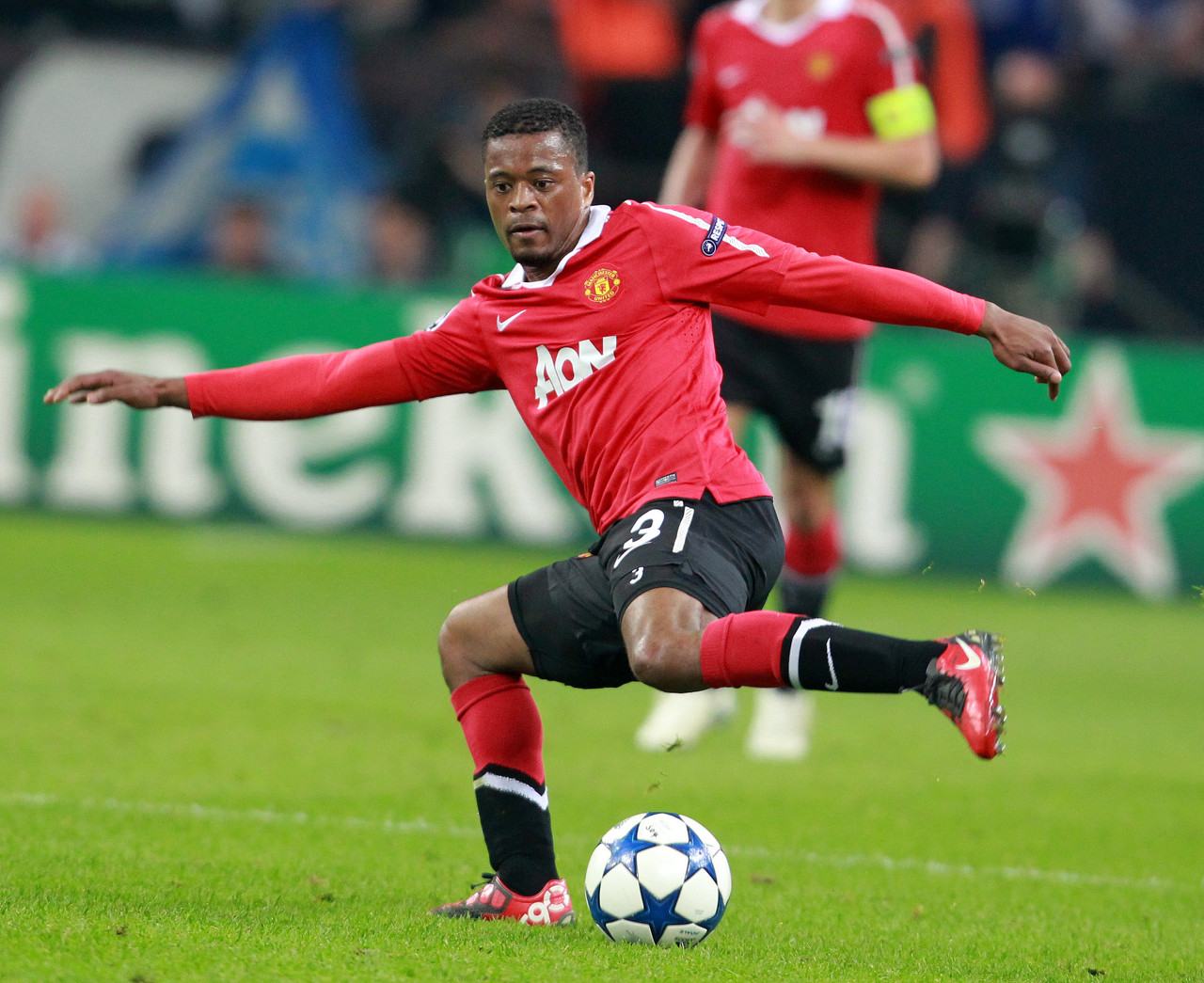 刘易斯的助 刘易斯的助